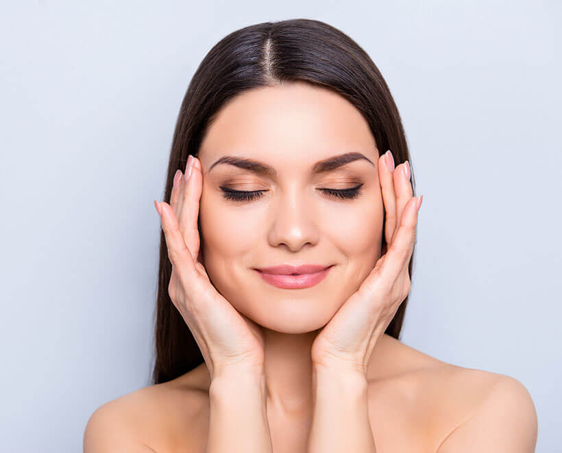 Brunette woman closed eyes and a big smile